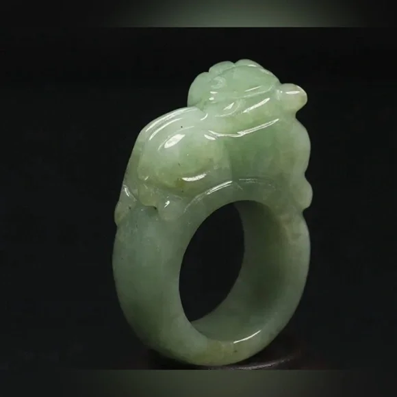 VINTAGE Large Jade Green Ring HandCarved Pixiu Size 11.5 Prosperity Good Luck - Picture 5 of 10